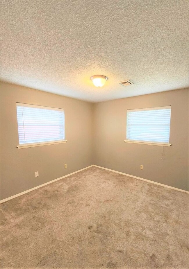 Building Photo - 3 Bed 1 Bath 1 Car in Bethany, OK PC Schools