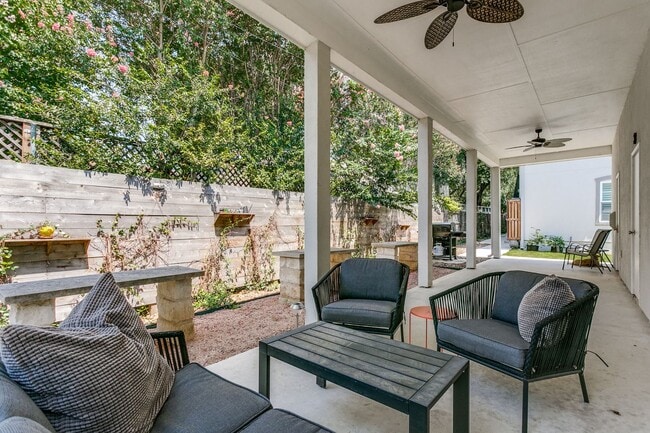 Building Photo - 488-EO