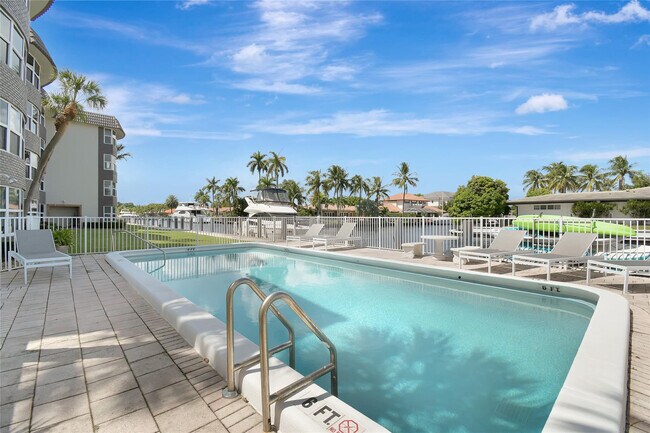 Building Photo - 3121 NE 51st St