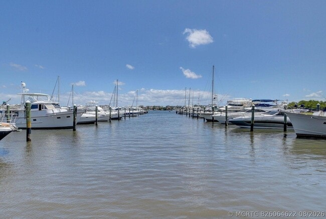 Building Photo - 802 W Windward Way