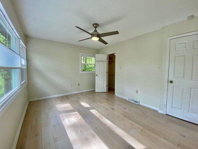 Building Photo - East AVL - Mid Century Modern Beauty in Bo...