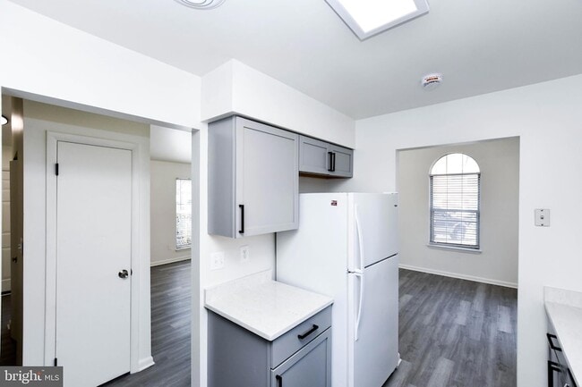 Building Photo - 4624 Governor Kent Ct