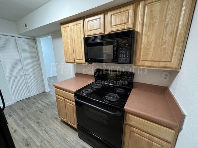 Building Photo - 3530 E Richmond Rd