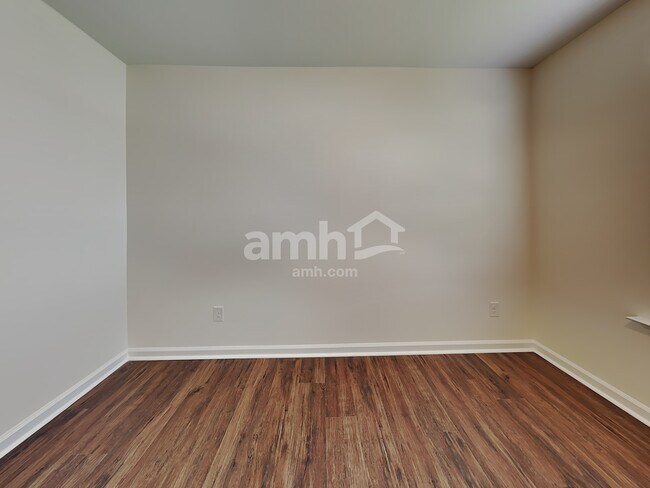 Building Photo - 67 Hogan Dr