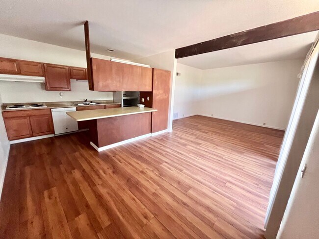 Building Photo - Charming 2-bedroom, 1-bath duplex with a yard