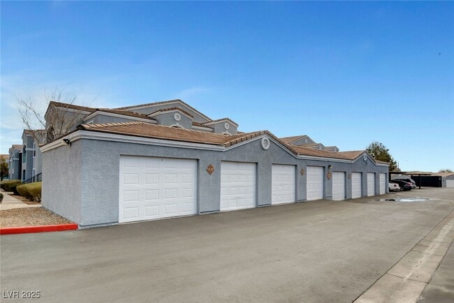 Building Photo - 6955 N Durango Dr