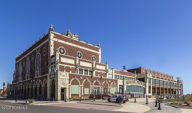 Building Photo - 1139 Asbury Ave