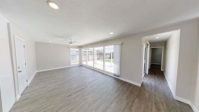 Building Photo - Beautiful home on Tipton with private yard!!