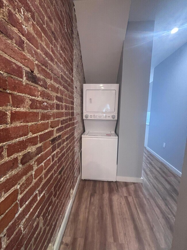 Building Photo - 1621 1st St NW