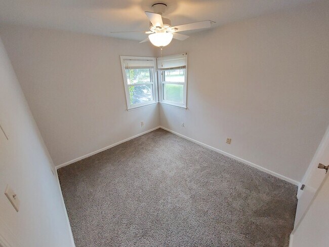 Building Photo - CUTE AND COZY 3 BEDROOM HOME AT BUCKROE BEACH FOR RENT!!!