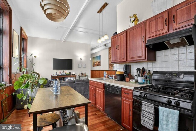 Building Photo - 35 S 13th St