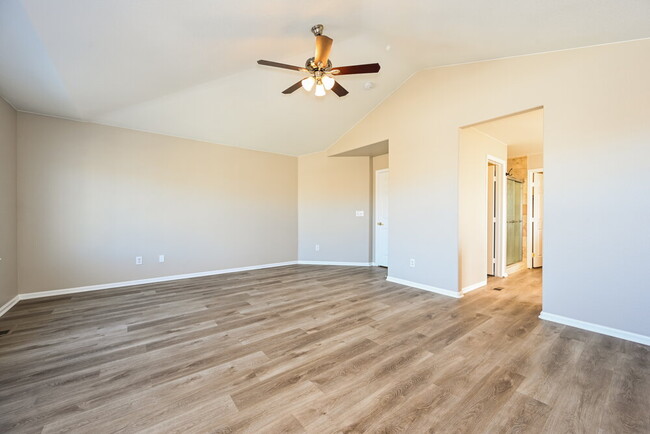 Building Photo - 17860 Domingo Dr