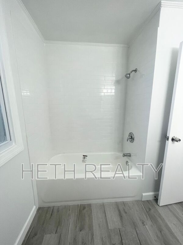 Building Photo - 1588 Hamilton Street