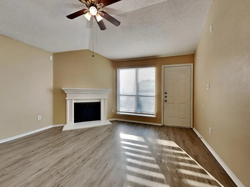 Building Photo - 10644 Shadywood Dr