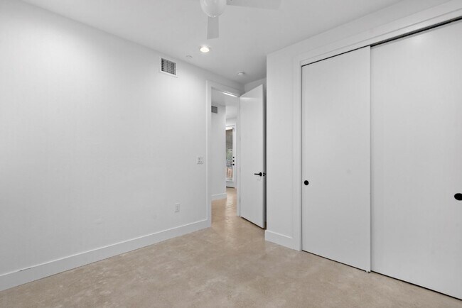 Building Photo - 4006 Avenue C