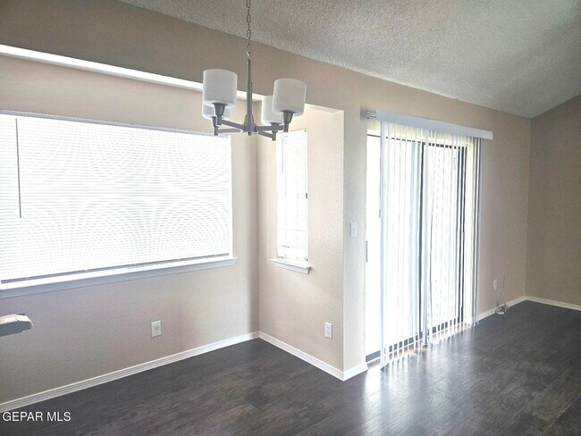 Building Photo - 1120 Coyote Ln