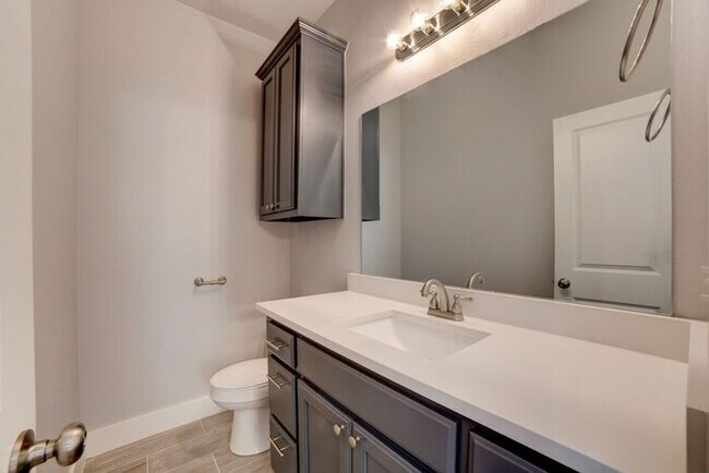 Building Photo - Downtown 3/2.5 Fully Remodeled!