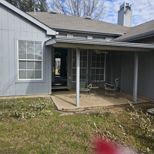 Primary Photo - 5917 Madison Dr