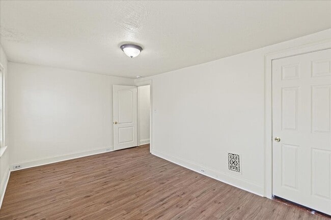 Building Photo - 2802 N Constitution Rd