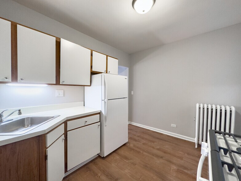 Building Photo - 5746 N Winthrop Ave