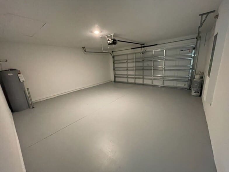 Building Photo - 844 Ofanto Wy