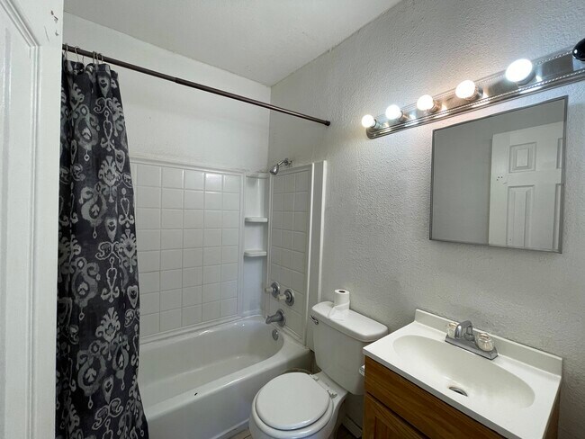 Building Photo - 3315 E Missouri Ave