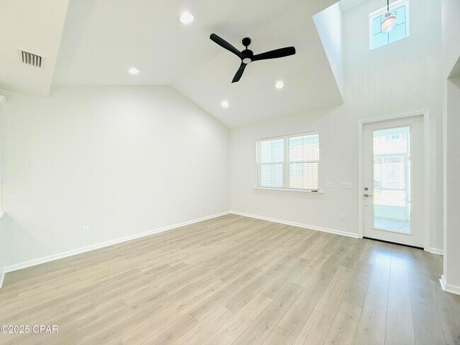 Building Photo - 9002 Parrot Pl