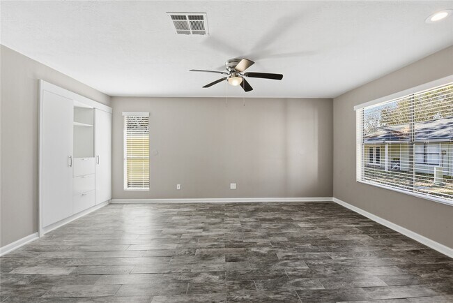 Building Photo - 3424 Balboa Cir