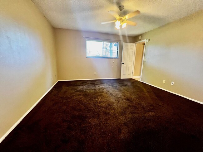 Building Photo - 107 White Fawn Dr