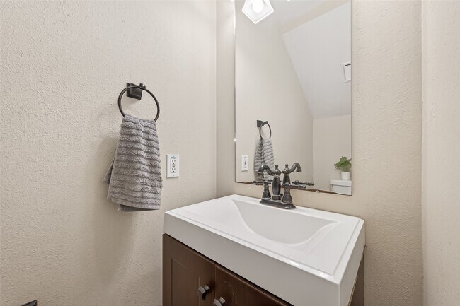 Building Photo - 23035 Canal Rd