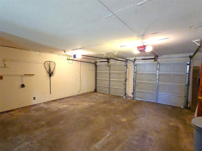 Building Photo - 1206 Crescent Blvd