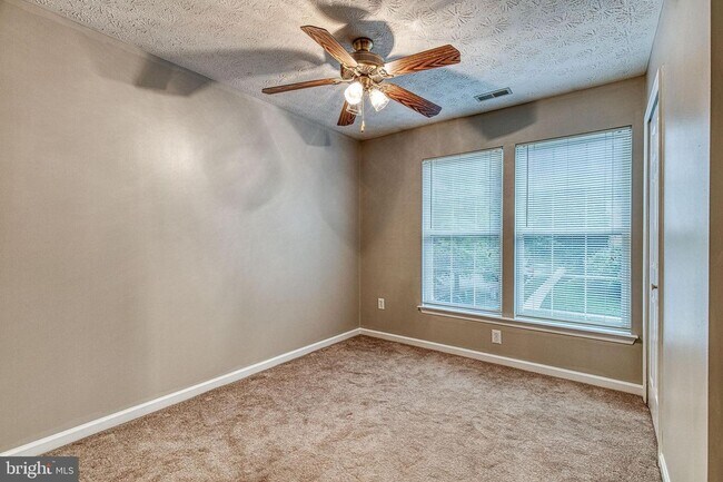 Building Photo - 27 Silver Birch Ct
