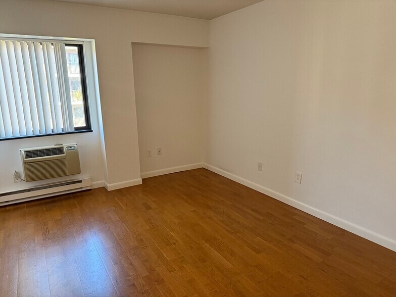 Building Photo - 125 Pleasant St