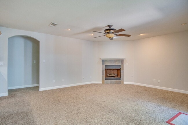 Building Photo - Spacious Pace Home with Office, Fireplace & Pergola