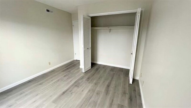 Building Photo - 608 Lisa Way