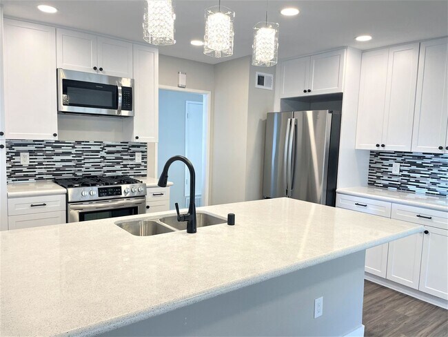 Building Photo - Adorable Riverside Single Story- Just in time for Summer!