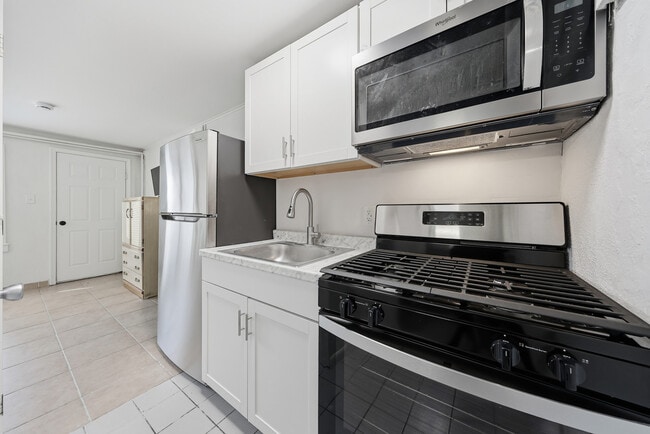 Building Photo - 807 W New York Ave