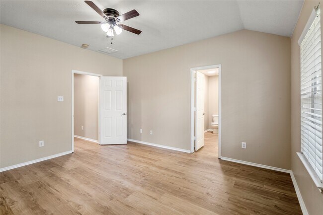 Building Photo - 22 Garden Lodge Pl