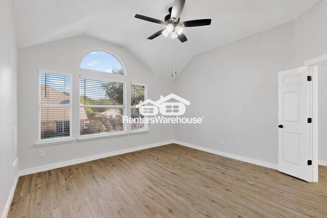 Building Photo - MOVE IN READY Denton Home