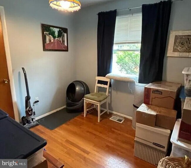 Building Photo - 4511 Eastlawn Ave