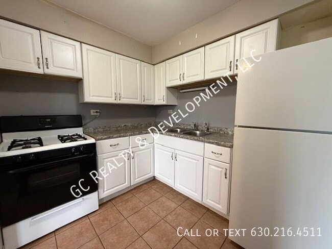 Building Photo - 808 College Blvd