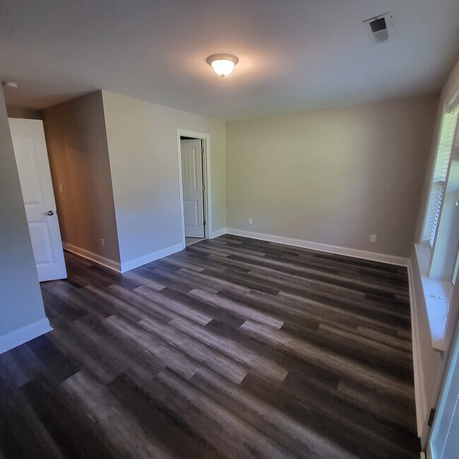 Building Photo - 513 Portstewart Dr