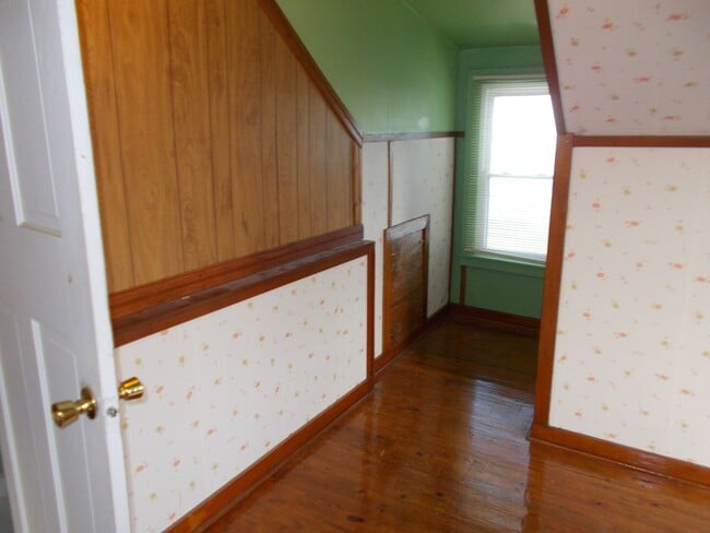 Building Photo - Spacious 1-Bedroom, 1-Bath Unit – 1,000 Sq...