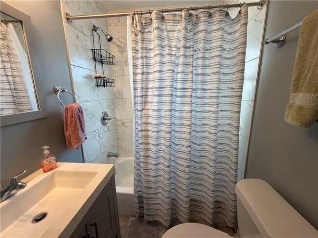 Building Photo - 2701 Hood Ave NW