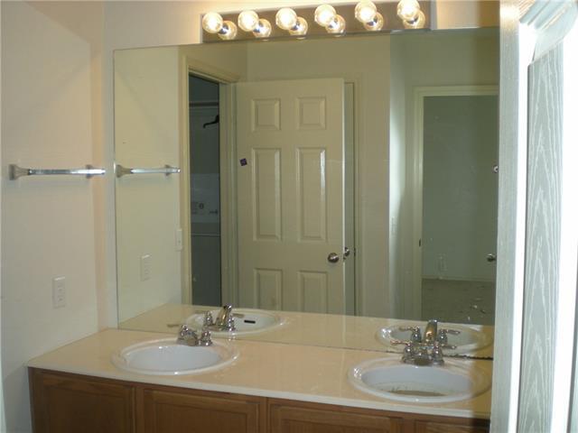 Building Photo - 2224 Stonepark Pl