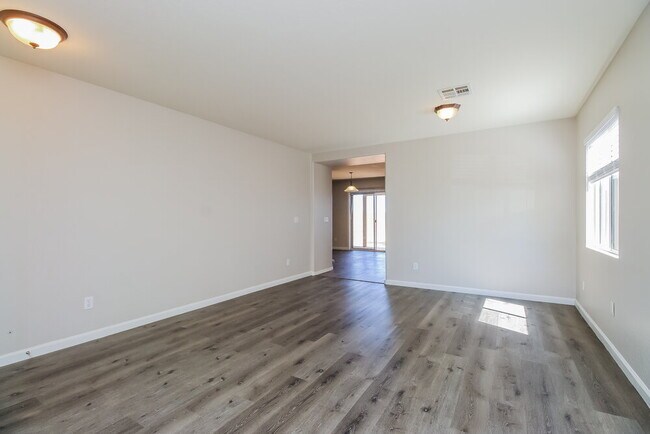 Building Photo - 2324 E San Manuel Rd