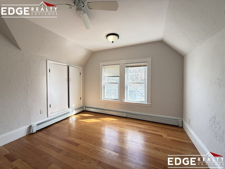 Building Photo - 49 Gardena St