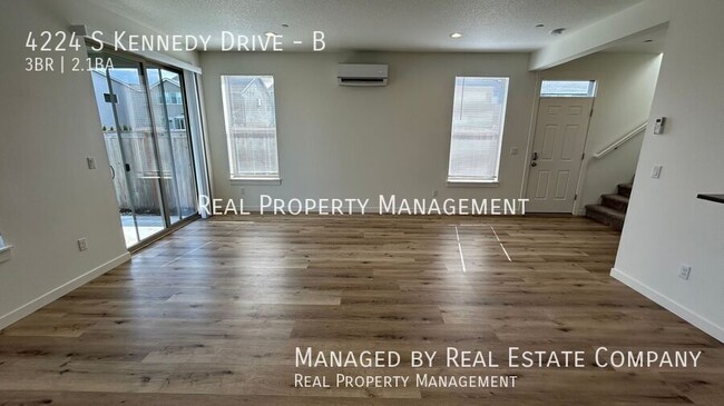 Building Photo - 4224 S Kennedy Dr