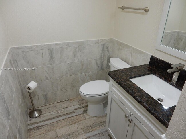 Building Photo - 7899 NE Bayshore Ct