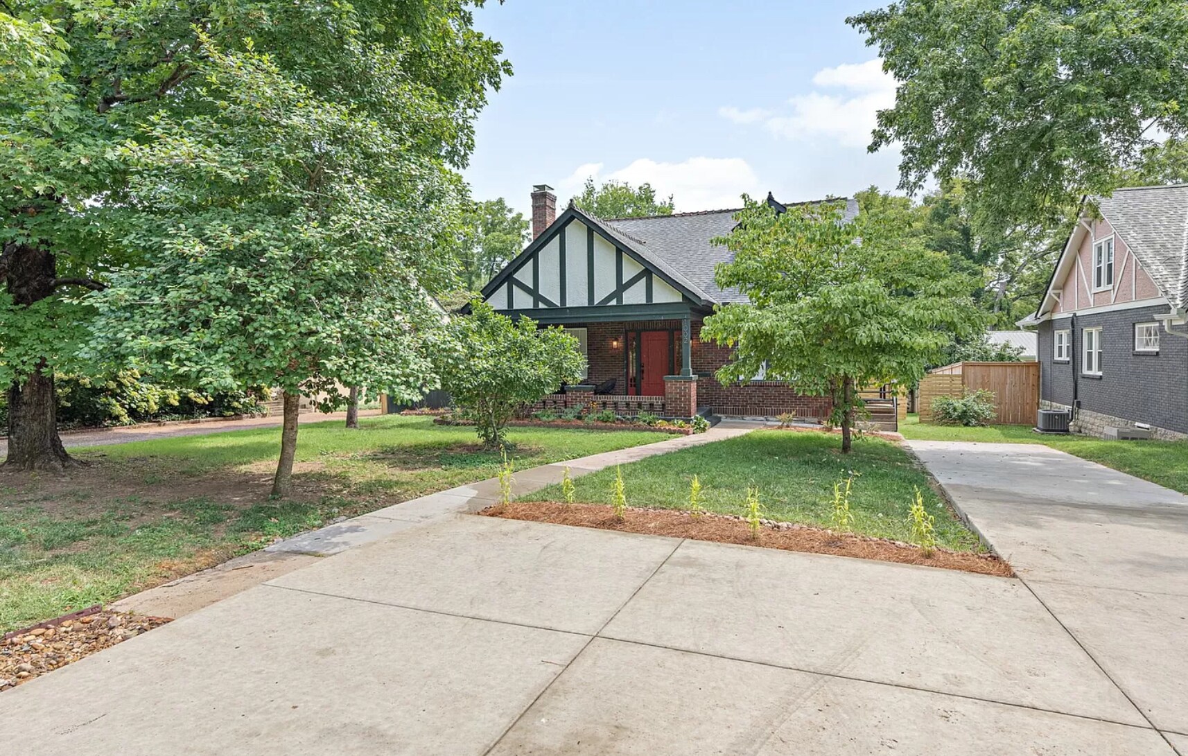 Building Photo - 1002 Fairwin Ave